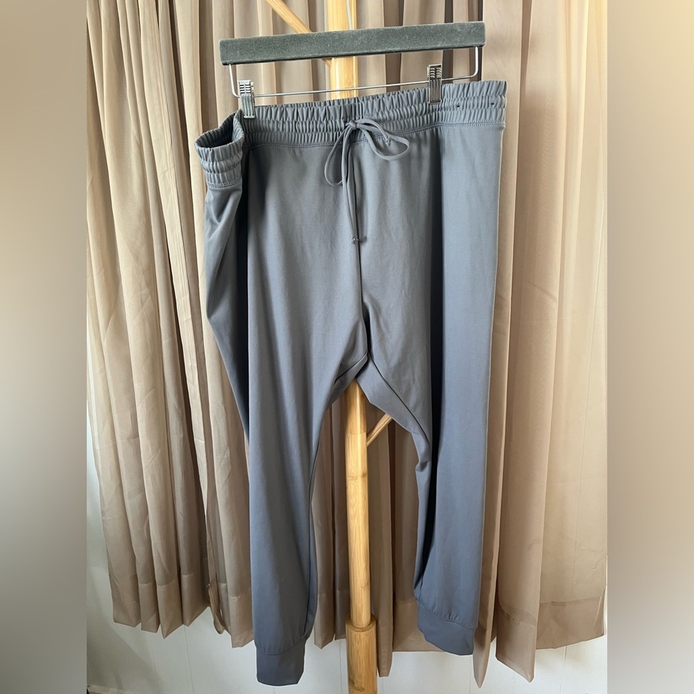 Simply Vera Vera Wang grey joggers size 1X Worn once. $25​